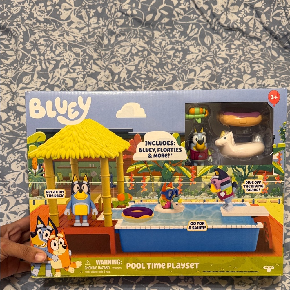 Bluey Poolside Adventure Playset with Figures